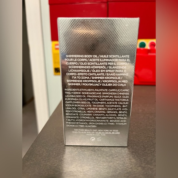 TOM FORD
Soleil Neige Shimmering Body Oil - Picture 2 of 3